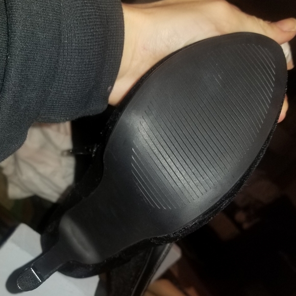 Black thigh high boots - Picture 7 of 8